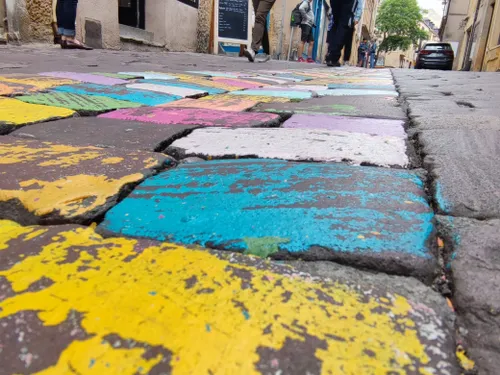 Rue Taison : des pavés colorés pour l’été