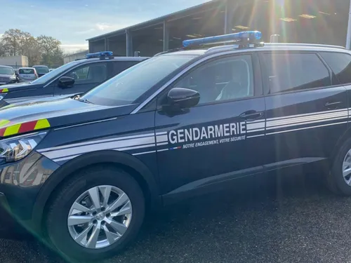 Une voiture de gendarmerie incendiée à Saint-Jory, au nord de Toulouse