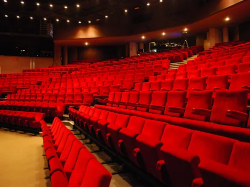 RECRUTEMENT CHEZ S'KRUTKEPFELTHEATER DE DOSSENHEIM SUR ZINSEL