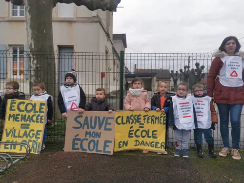 Varanges : mobilisation pour sauver une classe de l'école