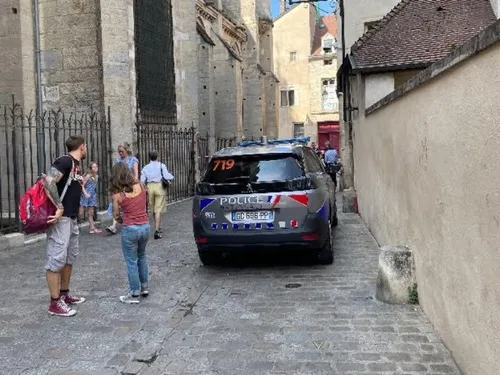 Un périmètre de sécurité ce vendredi matin près de l’église Notre...