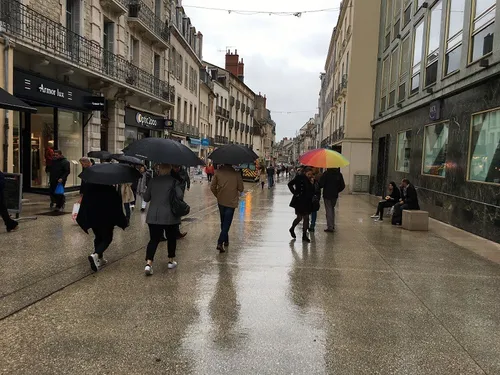 Il y avait 2 803 977 habitants au 1er janvier 2022 dans la région 