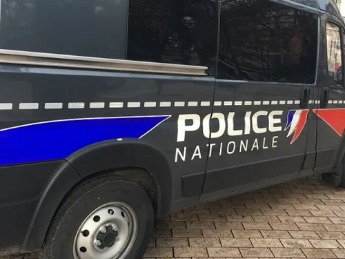 Aux Grésilles, les CRS patrouillent mais les dealers restent 
