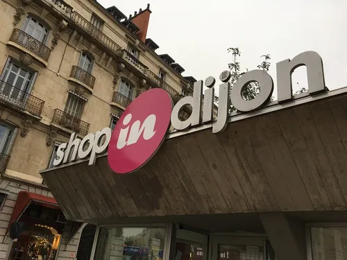 Shop in Dijon soutient les pharmacies en difficulté 