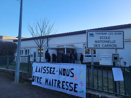 Des parents d’élèves bloquent l’école maternelle des Carrois 