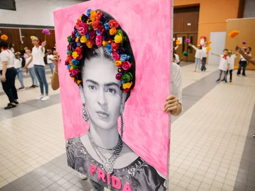 La cour de la mairie de Chenôve devient « la cour Frida Kahlo »