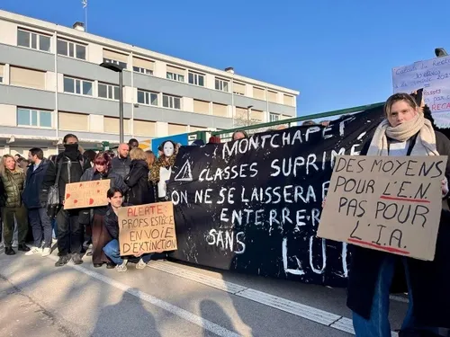 Une soixantaine de personnes mobilisées au lycée Montchapet 