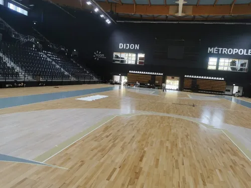 Un tout nouveau parquet au palais des sports