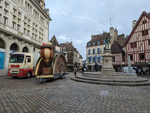 Nouveau carrousel place du Bareuzai à Dijon : « C'est un devoir »