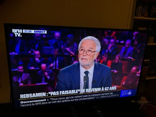 François Rebsamen : « Pas raisonnable de revenir à la retraite à 62...