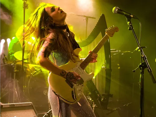 NINA ATTAL, UN CONCERT EN HOMMAGE À JIMI HENDRIX 