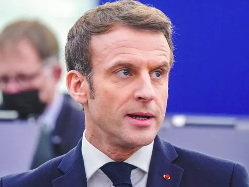 Un message anti-Macron dans le ciel de Mers-les-Bains