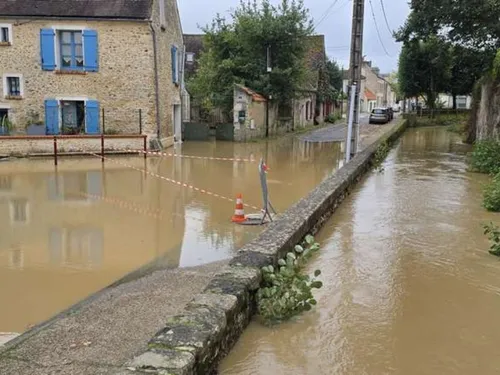 Les pouvoirs publics anticipent des inondations hors-normes en...