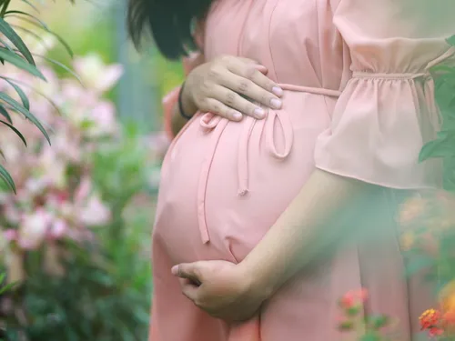 Les femmes accouchent de plus en plus tard dans la Somme