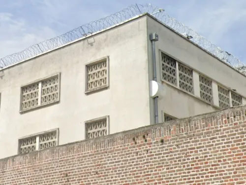Une surveillante de la prison d'Amiens prise pour cible