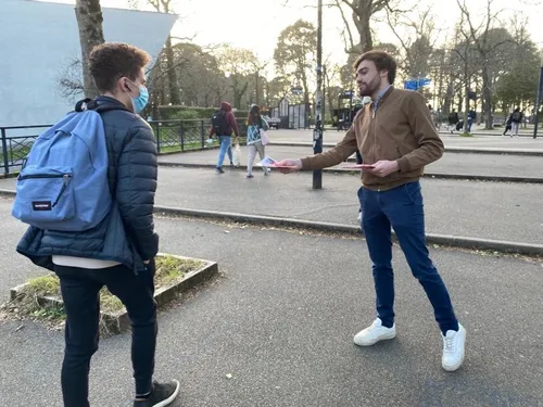 Sur le terrain, les Jeunes Avec Macron se mobilisent
