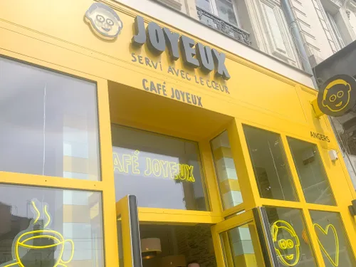 Un nouveau Café (qui rend les clients) Joyeux, à Angers !