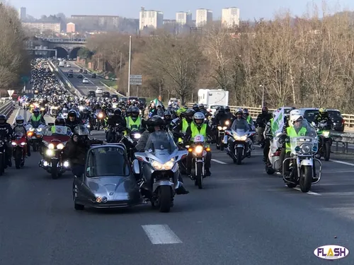 Les motards contre le contrôle technique et les ZFE