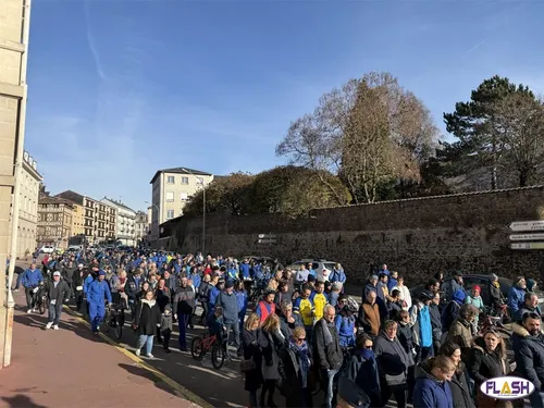 Hommage à "l'homme en bleu" à Limoges