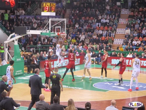 Limoges CSP  73 – SIG Strasbourg 80.  Le CSP n’a pas eu l’Alsace.