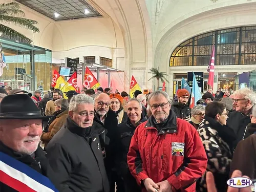 Mobilisation en gare de Limoges pour défendre la ligne POLT
