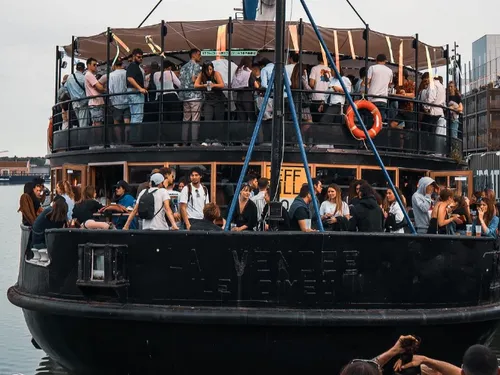 L’Iboat, le célèbre club flottant à Bordeaux est en danger