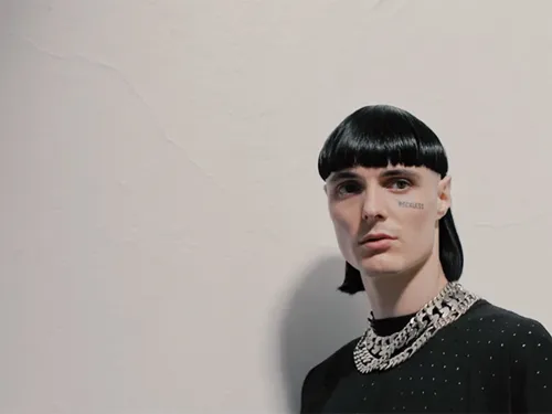 Aime Simone dévoile son troisième et nouvel album REV 