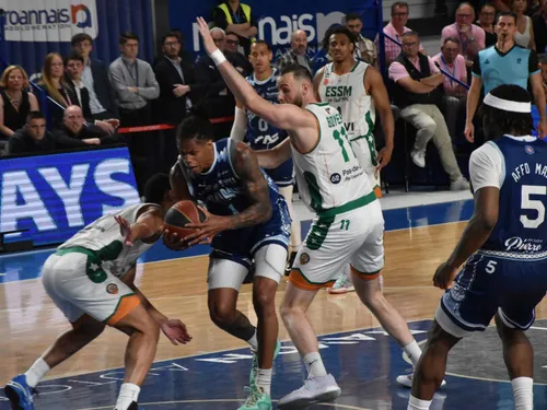 Basket : la Chorale à un match de l'élimination en Playoffs