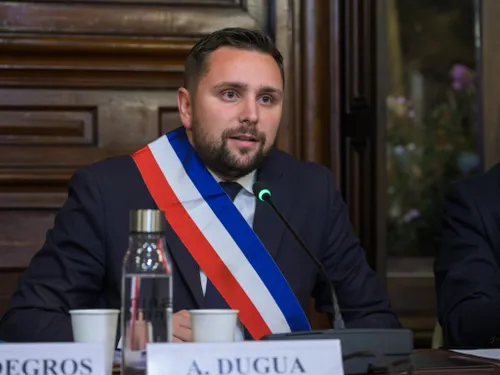 Le maire de Saint-Chamond porte plainte contre son opposante...