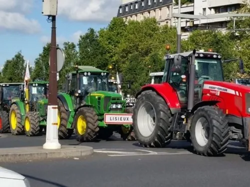 Les agriculteurs font entendre leur colère à Paris 