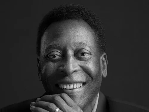 Décès de Pelé : les hommages se multiplient 