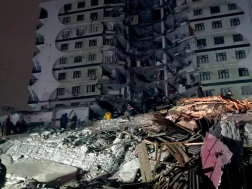 Plus de 1 200 morts dans un séisme en Turquie et Syrie
