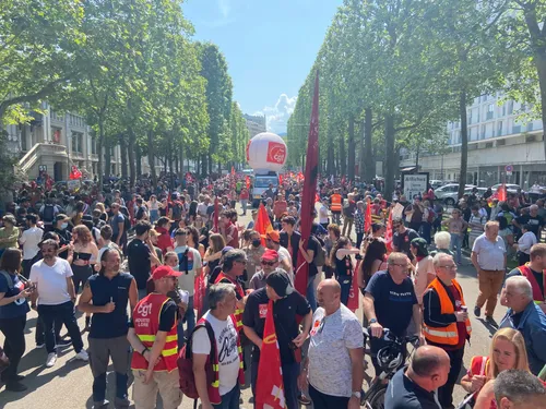 Grève du 6 juin : entre 2 000 et  12 000 personnes mobilisées dans...