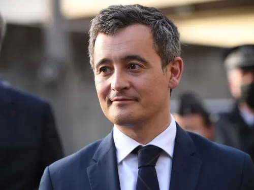 Retraites : "Reporters sans frontières" interpelle Gérald Darmanin...