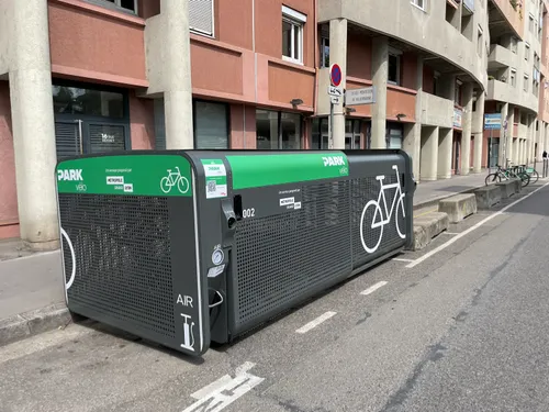 Des box de stationnement sécurisés pour vélos fabriqués dans la Loire