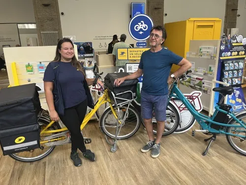 Saint-Étienne : la Poste commercialise les anciens vélos...