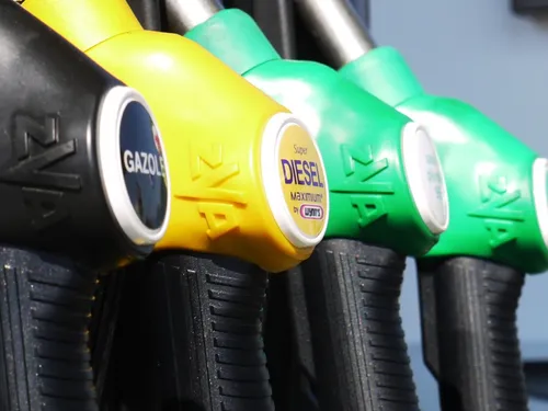 Carburants : les prix continuent de baisser 