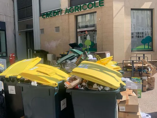 Grève des éboueurs : après la mobilisation devant SEM, le maire de...