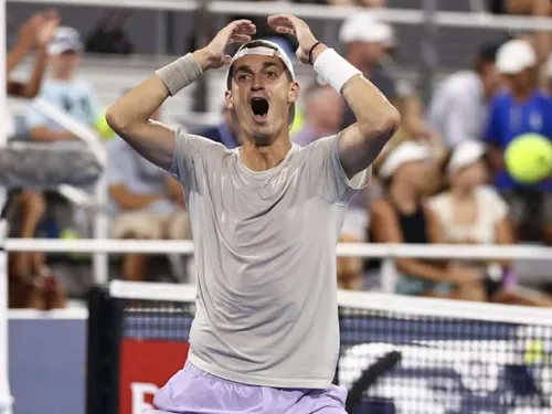 Tennis : la Masterclass de Térence Atmane, qui terrasse Fritz chez...