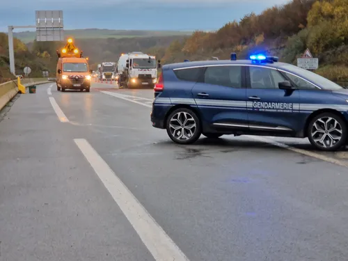 Obstacle sur l'A16 et circulation coupée dans le Dunkerquois