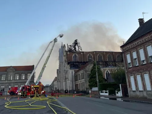 Les pompiers en intervention à l'Eglise de l'Immaculée-Conception à...