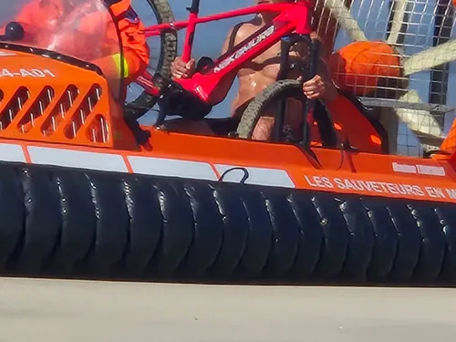 Un cycliste encerclé par la mer, sauvé par les sauveteurs de Berck