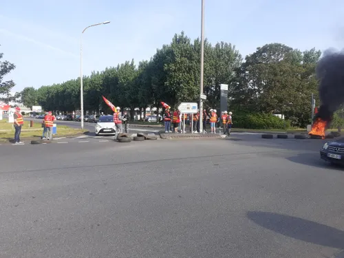 Dunkerquois : Les salariés d'ArcelorMittal bloquent l'entrée du...