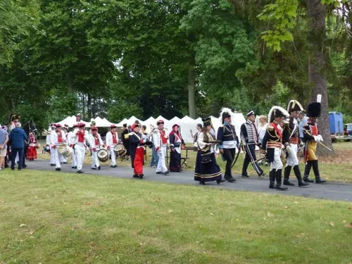 Encore une belle journée de carnaval à Cassel, ce lundi, avec le...