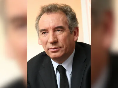 François Bayrou nommé Premier Ministre, Emmanuel Macron joue la...