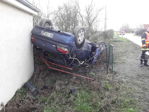 Winnezeele : une habitante en a assez des accidents devant chez elle