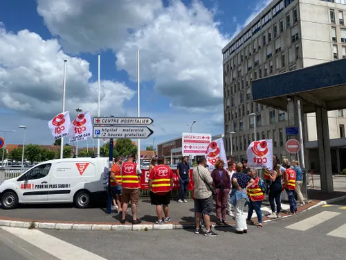 Dunkerque : la CGT du CHD mobilisée devant l’hôpital...