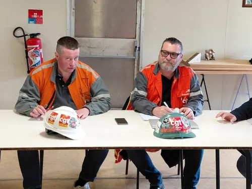 Près de 200 postes supprimés chez ArcelorMittal dans le...