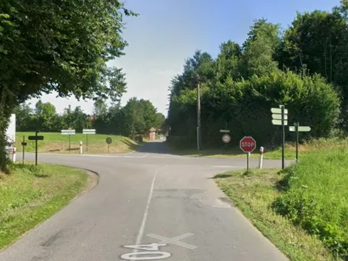 Reclinghem : choc frontal entre deux voitures, plusieurs blessés...