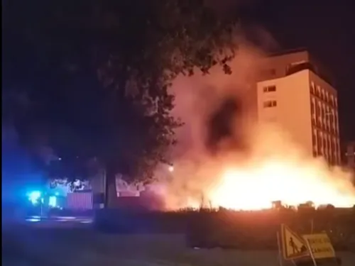 Boulogne-sur-Mer : spectaculaire incendie sur un chantier au...